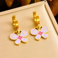 Boucles d'oreilles créoles dorées avec pendentifs papillons en émail violet - Boucles d'Oreilles Papillon Violet (E6179)