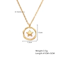 Detail der goldenen Sternanhänger-Halskette mit 1,3cm Muschelscheibe und Stahlkette - Gold