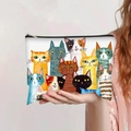 Detail der Canvas-Kosmetiktasche mit Comic-Katzen-Illustrationen und schwarzem Reißverschluss - Cartoon Katzen Illustration Stil (jiaying0070)