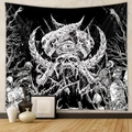 Vista dettagliata dell'arazzo gotico bianco e nero con teschi e mostri - 73X95CM / Tessuto Spazzolato