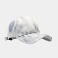 Détail d'une casquette tie-dye en coton bleu et blanc avec visière courbée et boucle - Réglable / Tie-Dye Mode Bleu et Blanc (#8)