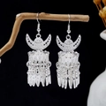 Orecchini etnici Miao in argento con lunghe nappe e design a mezzaluna traforata chic - Nappa a Luna Traforata (E6148-6) / Argento
