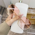Oversized vierkante zonnebril met lichtroze gradiëntglazen en goudkleurige metalen pootjes - Roze