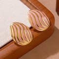 Orecchini a fiore placcati in oro con smalto rosa e strisce dallo stile vintage - Orecchini a Goccia Ondulati (FYD6067EH-red)