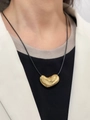 Verstellbare schwarze Lederkordelkette mit minimalistischem 14K vergoldetem Bohnenanhänger - Gold