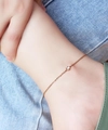 Bracciale minimalista in titanio placcato oro rosa 18 carati con una gemma tonda lucente - Cavigliera / Oro rosa