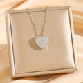 Elegante Titanstahl Herzanhänger Halskette mit Kristallen auf goldener Geschenkbox - Silber Full Zirkonia Herz (8063)