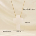 Détails du pendentif croix mesurant 2,6cm par 1,85cm avec une chaîne réglable de 41+5cm - Jade Blanc