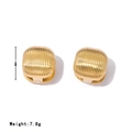 Orecchini a perno dorati da 14mm con texture a righe verticali e finitura lucida - Oro