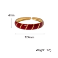 Details der roten Emaille-Ringmaße mit 4 mm Breite und 17,4 mm Innendurchmesser - Burgunderrot