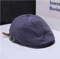 Blaugraue Schiebermütze aus Baumwolle mit Leder-Verstellriemen und dekorativem Aufnäher - Verstellbar / 1973 Schiebermütze-Nebelblau