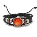 Leuchtendes Basketball-Lederarmband mit Metallperlen auf weißem Hintergrund - Basketball