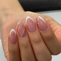 Uñas postizas de almendra francesas blancas con ondas de purpurina oro rosa y puntos - Textura de Onda de Purpurina Rosa Blanca Minimalista Francesa (JP3754)
