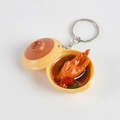 Portachiavi miniatura con piedi di pollo in pentola di terracotta gialla e coperchio - Zampe di Pollo