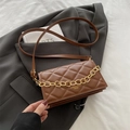 Sac bandoulière marron matelassé avec chaîne dorée et inscription tendance en similicuir - Marron