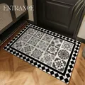 Französische Schmutzfangmatte mit schwarz-weißem geometrischem Muster für den Eingangsbereich - Schwarz-Weißes Kaleidoskop