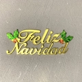 Goldener Feliz Navidad Weihnachtsanhänger mit Stechpalmenblättern und roten Beeren Deko - Flacher Stil mit Blättern / 14cm / Gold