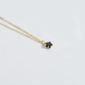 Collier minimaliste à pendentif étoile noire avec une chaîne dorée élégante - Noir (Or)