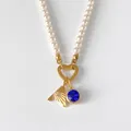 Collier de perles élégant avec pendentif lettre A en or et cristal bleu brillant - Lettre A / Or