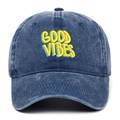 Berretto da baseball vintage in cotone blu scuro lavato con ricamo GOOD VIBES colorato - Blu Notte