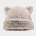 Détail de la texture en fausse fourrure kaki d'un bonnet d'hiver avec oreilles de chat mignonnes - M (56-58cm) / Gris