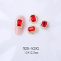 Detailansicht roter achteckiger Nagelkunst-Edelstein mit Goldrand und Größe 12x12,5 mm - 12*12.5mm Rot Goldbasis (8292)