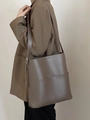 Minimalistische braune Leder-Einkaufstasche für Damen mit großem Fassungsvermögen - Khaki
