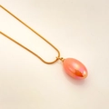 Schicke goldene Schlangenkette mit pfirsichfarbenem Harzanhänger für Damen - Rosa