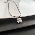 Collana con ciondolo a quadrifoglio in acciaio al titanio argento con catena a serpente - Collana a Quadrifoglio Argento (899)