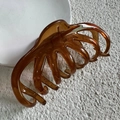 Detail of amber large octopus hair claw made of polished resin for thick hair - Jelly Coffee