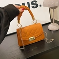 Bolso pequeño naranja de cuero PU acolchado con asa fruncida y correa de cadena - Marrón