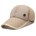 Atmungsaktive khakifarbene Mesh-Baseballkappe mit langem Schirm und Metall-Logo-Patch - Verstellbar / Khaki