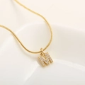 Vergulde ketting met letter M en zirkonia op een minimalistische slangenketting - Letter M(XN-05-M) / Goud