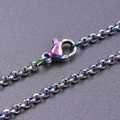 Detailed close-up of 2.5mm gold-plated stainless steel pearl chain with lobster clasp - 20cm / Colorful