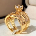 Conjunto de anillos de boda dorados con circonita de corte cuadrado y alianzas de pavé - US 7 / Dorado