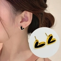 Orecchini a perno a cuore placcati in oro 18K con smalto nero stile minimalista - Paio di Orecchini a Bottone Cuore Nero