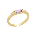 Detail van een gouden verstelbare ring met paarse steen en zirkonia accenten - Open Verstelbaar / Paars