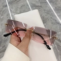 Lunettes de soleil rectangulaires sans monture avec verres dégradés roses et monture dorée - Monture Dorée Dégradé Gris-Rose