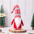 Handgemaakte kerstkabouter pluche pop met sneeuwvlok gebreide muts op houten basis - Rood