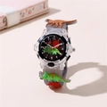 Detail van de 3D dinosaurus siliconen band op een grijs kinderhorloge met kwarts - Zwart
