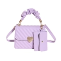 Bolso bandolera acolchado lavanda con asa de nube y cierre de corazón dorado - Morado
