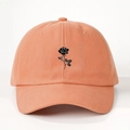 Dettaglio della stampa rosa nera sul tessuto in twill di cotone del cappello pesca - Taglia unica / Arancione
