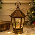 Antike Bronze-Weihnachtslaterne mit Weihnachtsmann-Szene und funkelndem Glitzerschnee - Weihnachtsmann und Weihnachtsbaum