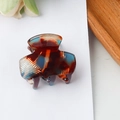 Exquisite 3cm hair claw clip featuring a blue-brown tortoiseshell pattern on wood tray - Mixed Brown