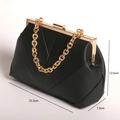 Elegante schwarze Abendtasche mit V-Falten, Goldkette und Verschluss, Länge 21,5 cm - Schwarz