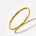 Bracelet jonc minimaliste en acier inoxydable doré poli avec fermoir à pression chic - Or (KA1045)