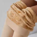 Detalle de leggings térmicos con forro de felpa gruesa y cintura elástica de canalé - Talla única / Color Piel