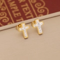 Makro-Detail von Kreuzohrringen in Gold und Silber bicolor mit eingelegten Strasssteinen - Kreuz Ohrstecker (4# Kreuz)