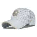 Casquette de baseball en mesh gris clair avec broderie blason dorée et visière sandwich - Réglable / Gris clair