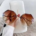 Occhiali da sole oversize senza montatura con lenti sfumate marroni e decori in cristallo - Sfumato Marrone con Strass